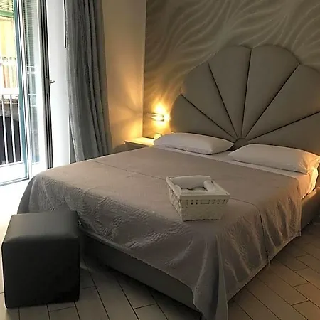 Fiumara 4* Nápoly
